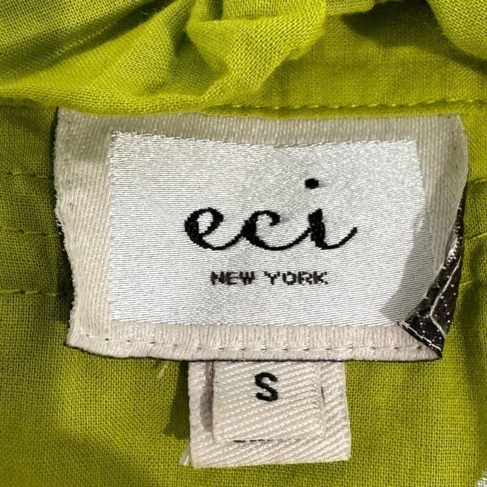 Eci Green Ruffle Sleeveless Button Up Blouse (S)